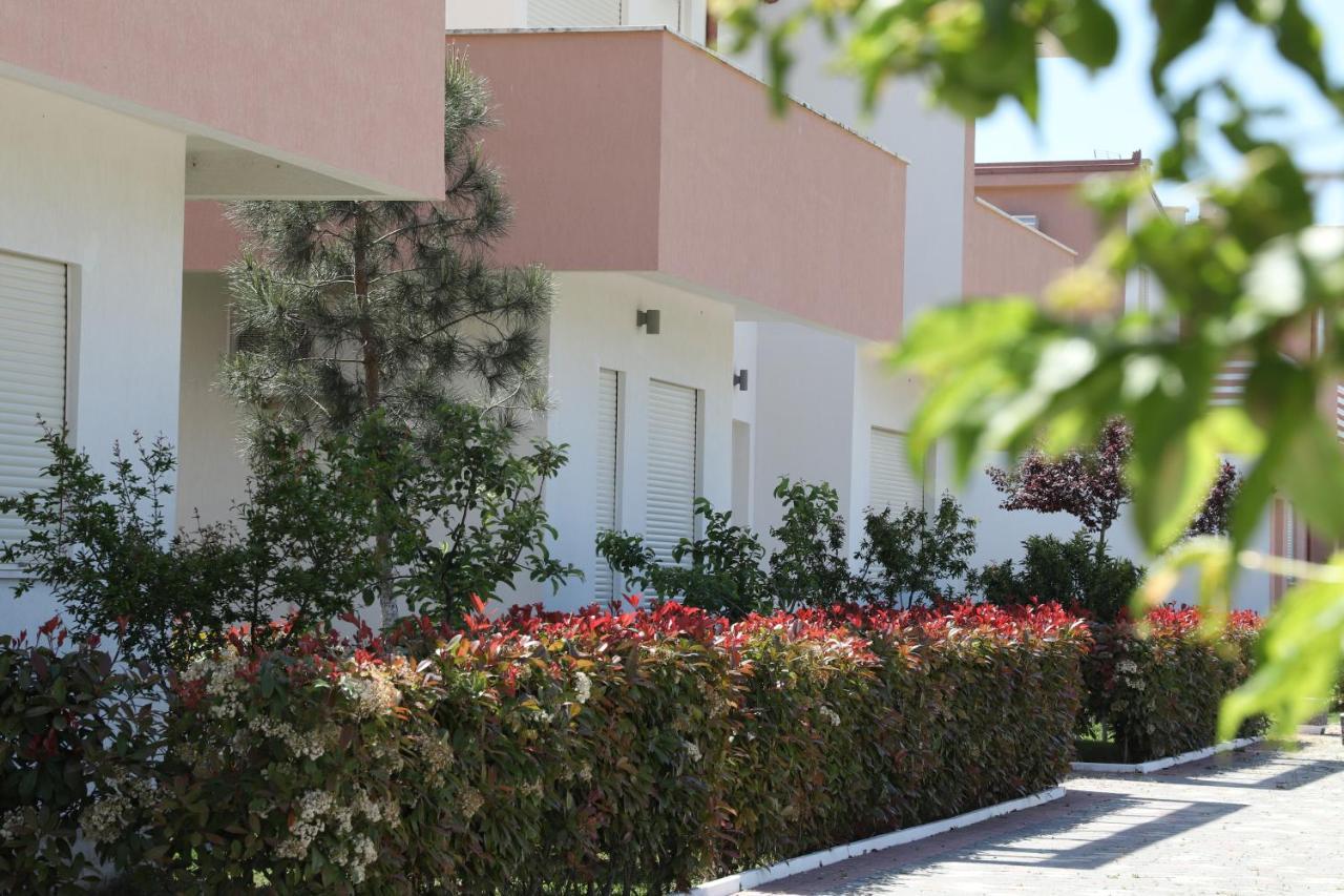 Tea Residence, Gjiri I Lalzit Apartments Durrës Buitenkant foto