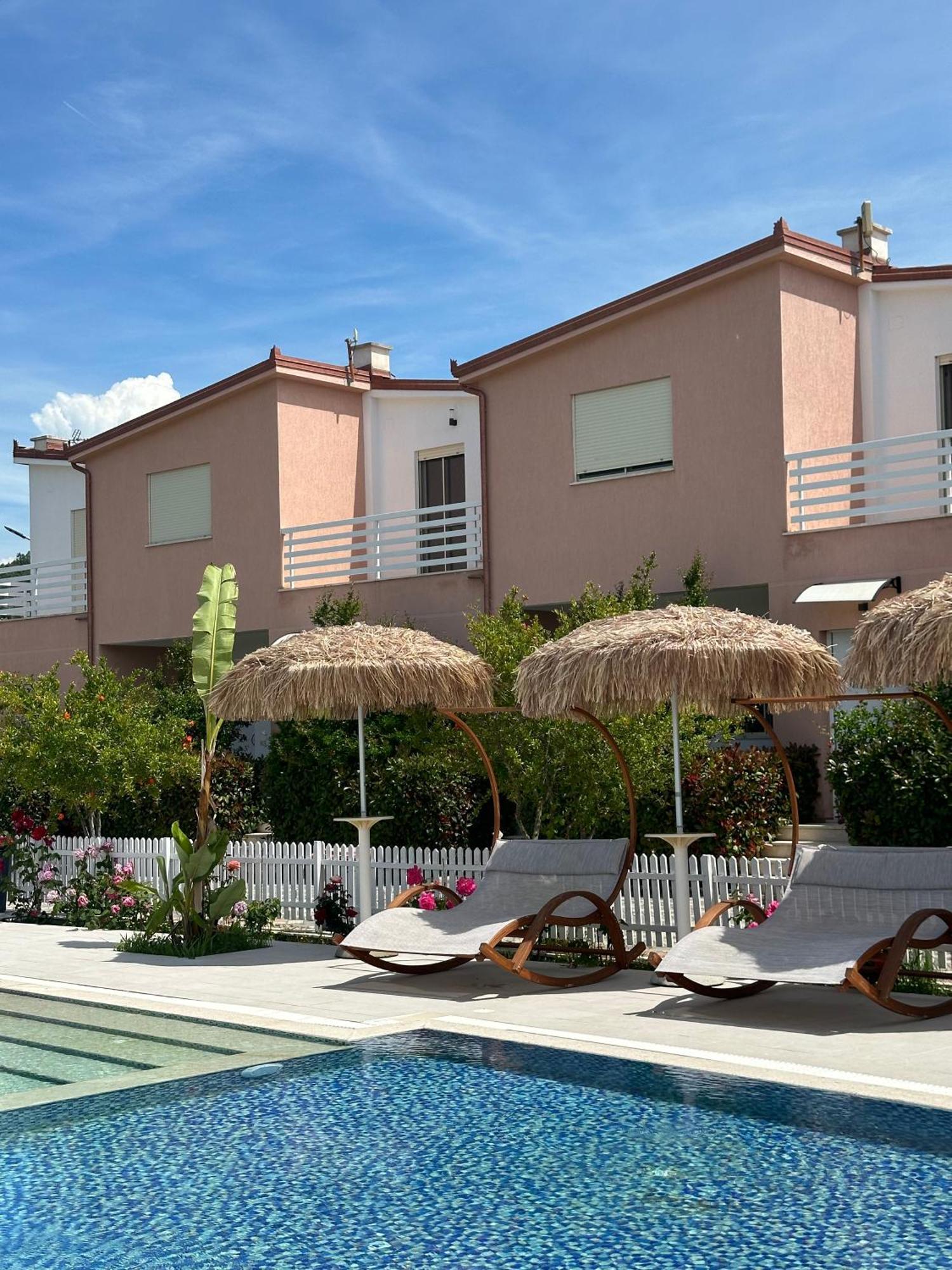Tea Residence, Gjiri I Lalzit Apartments Durrës Buitenkant foto